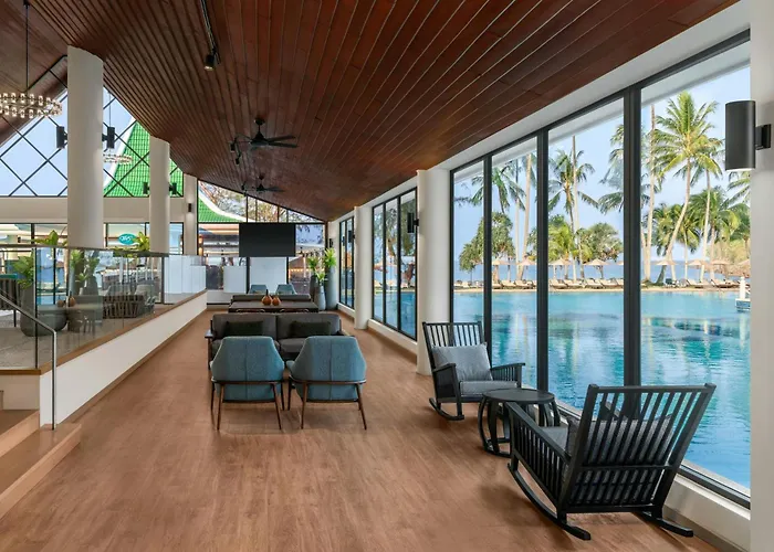 Le Meridien Phuket Beach Resort
